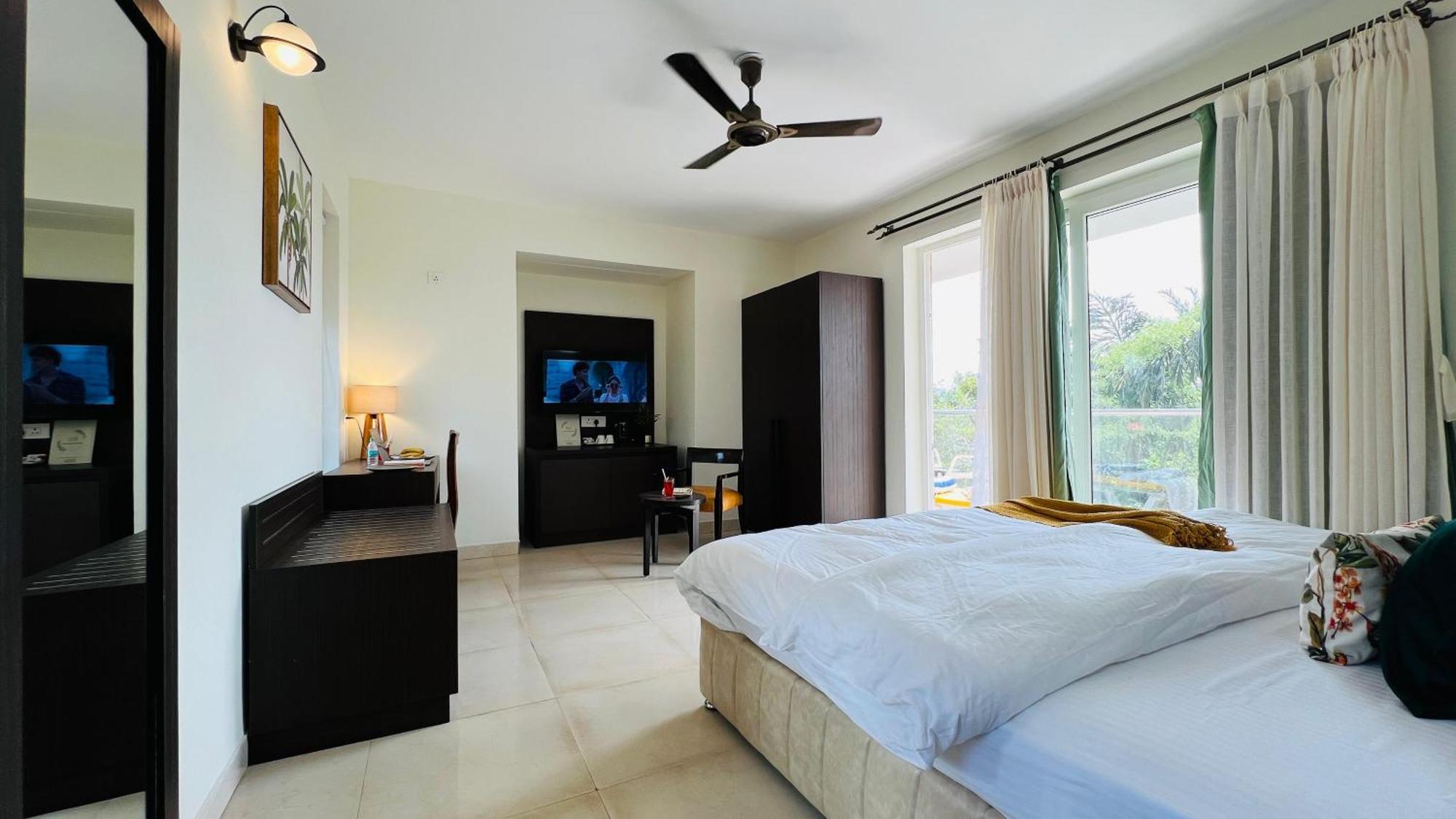 Bluo Amani Vagator - Boutique Hotel Goa アンジュナ エクステリア 写真