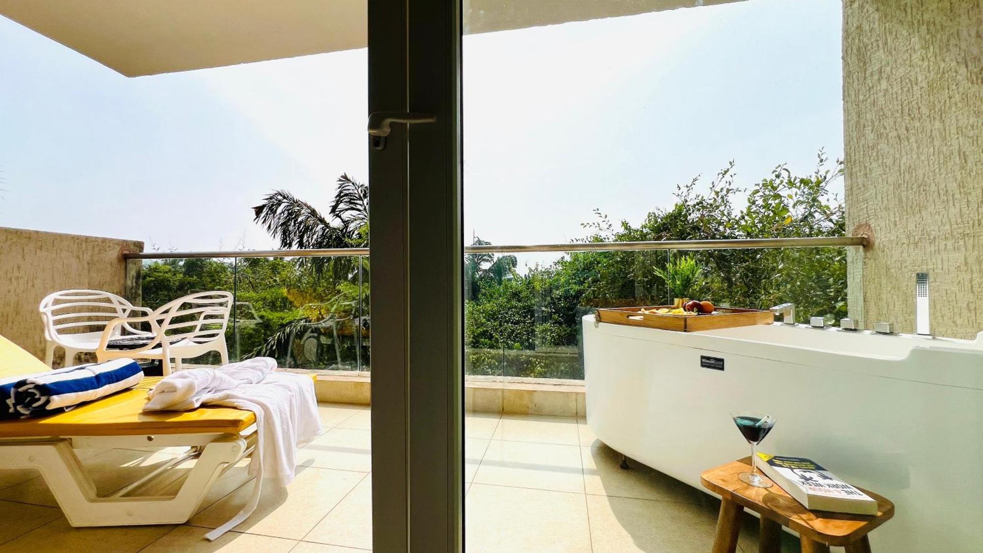 Bluo Amani Vagator - Boutique Hotel Goa アンジュナ エクステリア 写真